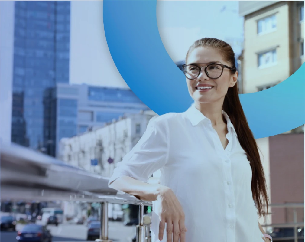 Persona accediendo a Monex Investor, la manera ms eficiente de invertir tu dinero.